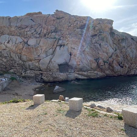 Appartamento Il Caracolo A Cala Francese La Maddalena  Exteriör bild