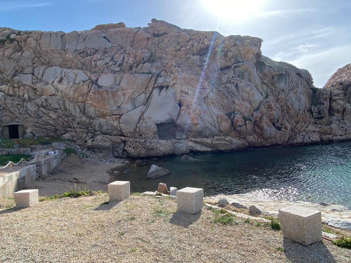 Appartamento Il Caracolo A Cala Francese La Maddalena  Exteriör bild