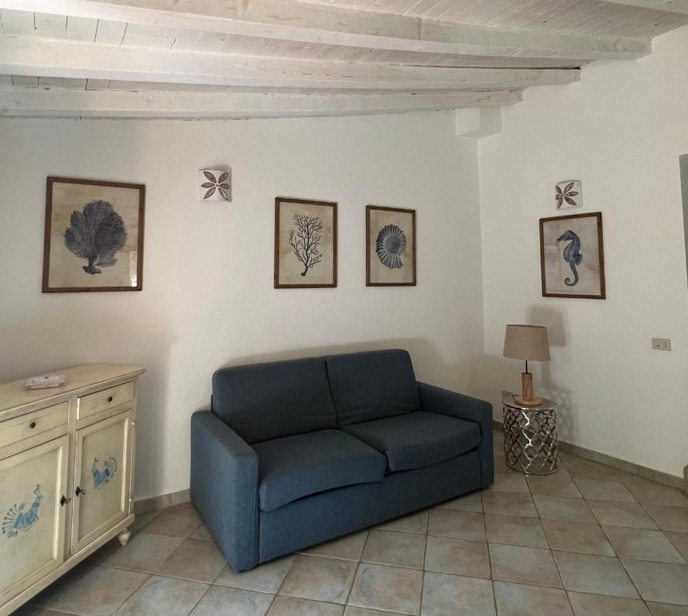 Appartamento Il Caracolo A Cala Francese La Maddalena  Exteriör bild