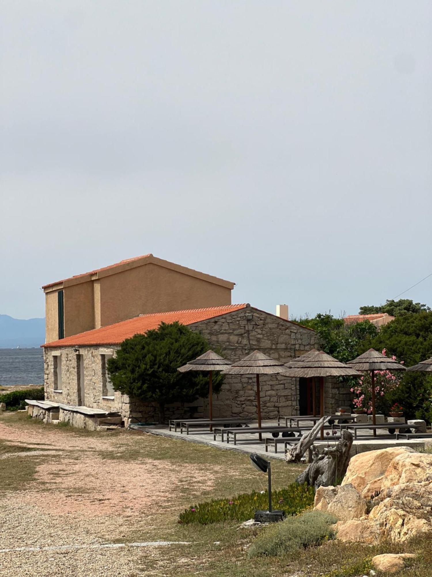 Appartamento Il Caracolo A Cala Francese La Maddalena  Exteriör bild